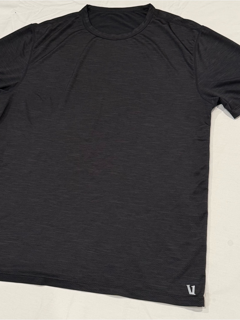 Vuori Zephyr Tee Shirt Men's L Charcoal Heather Short Sleeve Performance Stretch